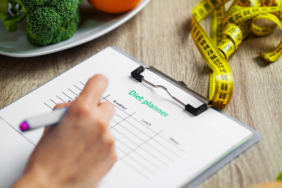 Nutritionist Prepares a Diet Plan for an  Woman